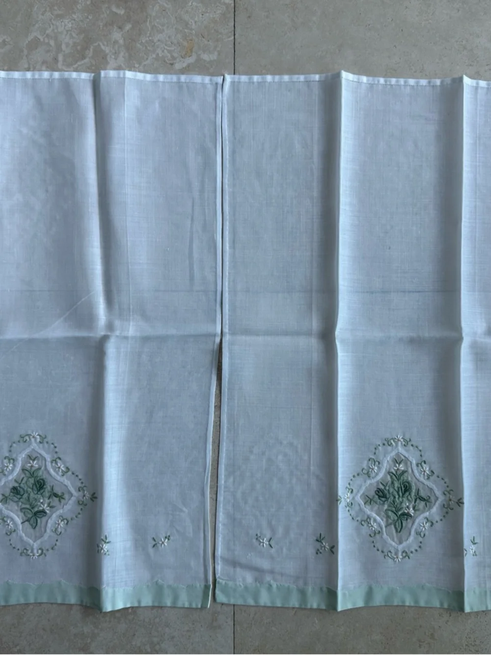 Vintage 1980’s Hand Embroidered White Linen Dinner Napkins  Green Floral Motif